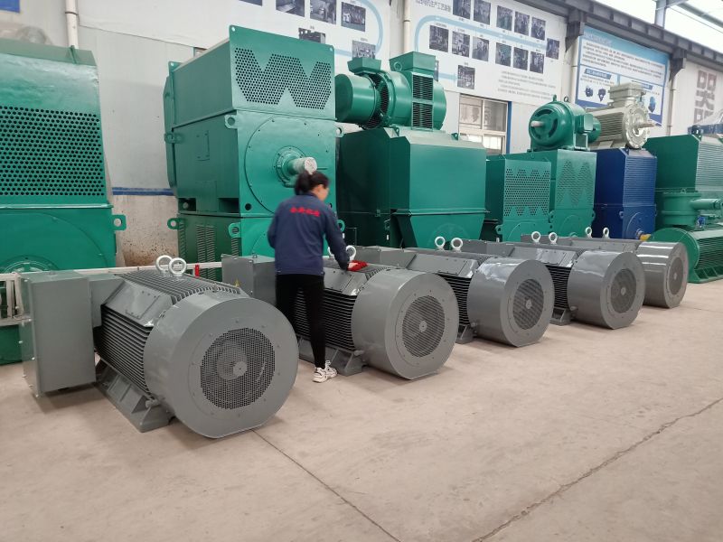 5台（tái）電機準備打出口（kǒu）包裝（zhuāng）發往港口