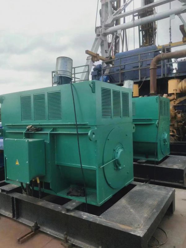 兩台630kw變頻（pín）電機配變頻櫃，鑽（zuàn）井現場並機