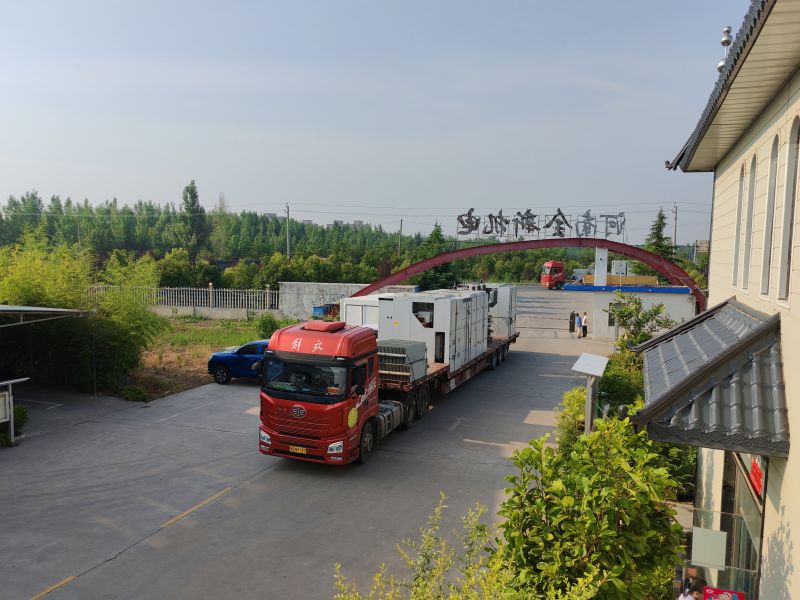 滿（mǎn）滿一（yī）車高壓開關櫃（guì）和變（biàn）壓器發貨